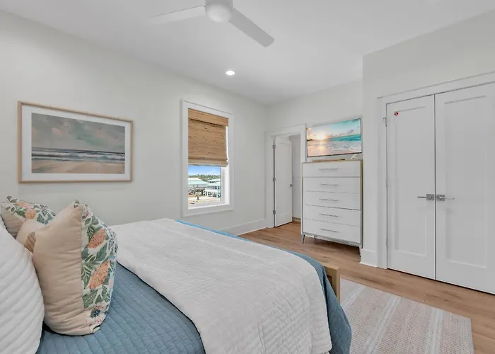 The Hangout House By The Madison Liv Collection Holiday home *