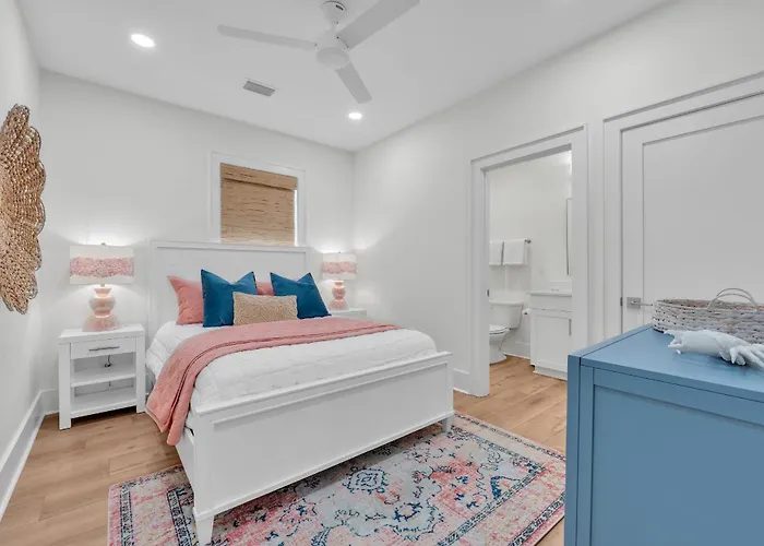 The Hangout House By The Madison Liv Collection Holiday home *