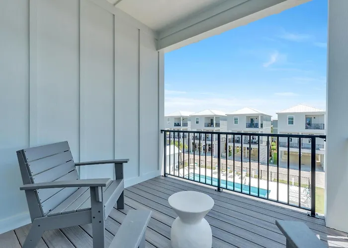The Hangout House By The Madison Liv Collection Holiday home *